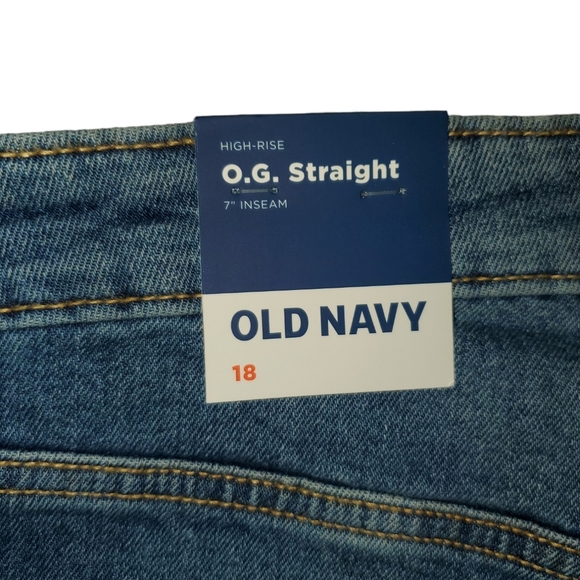 Old Navy Women's Plus Size High Rise O.G Straight Denim Cut Off Shorts - Picture 6 of 6